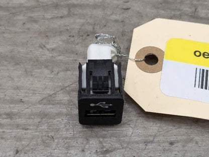 OEM BMW F30 F36 F80 F82 F83 M3 M4 F90 G01 G05 G12 G20 G30 X3 X5 USB Socket Port