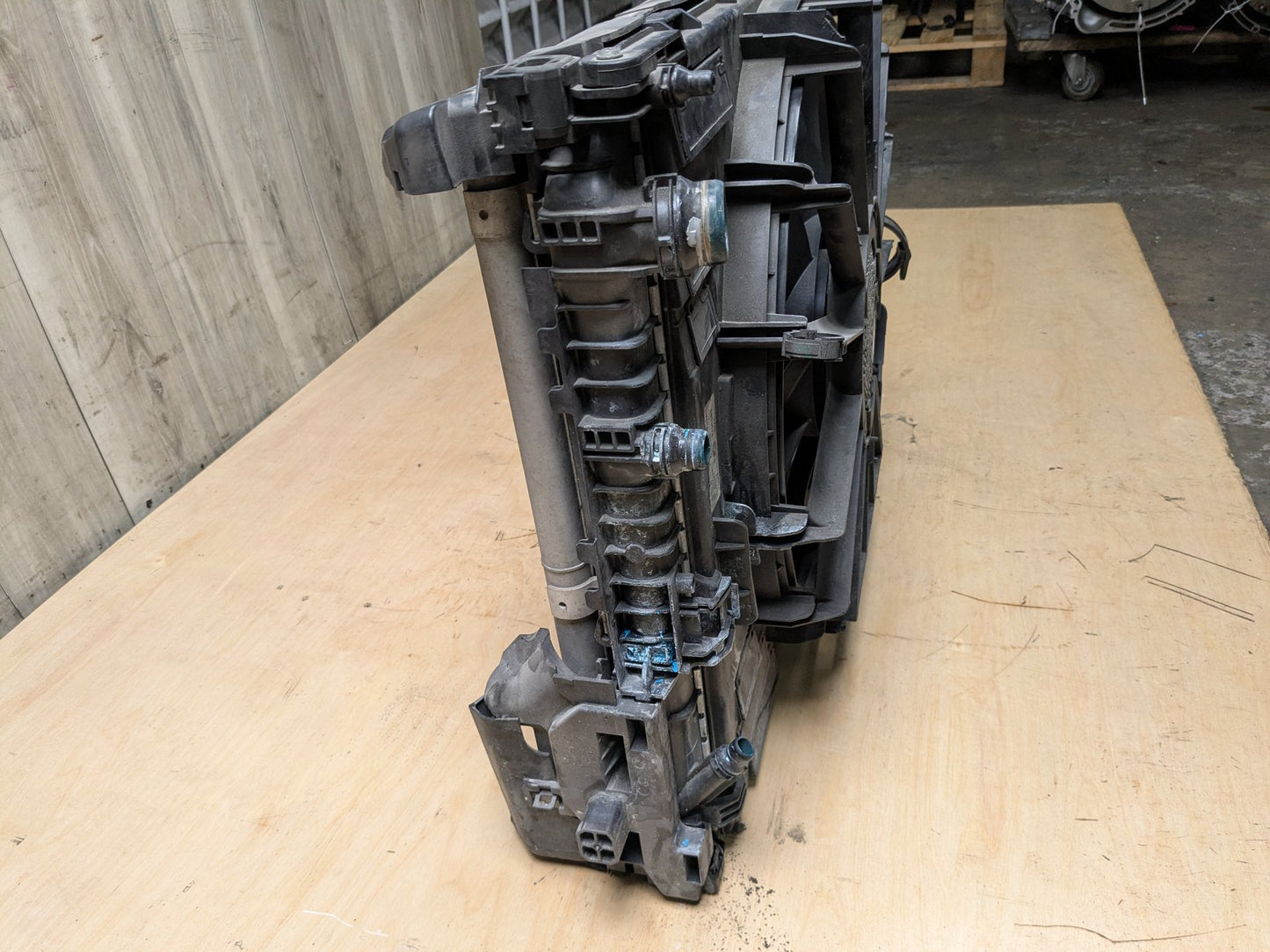 16-19 OEM BMW G12 740 Engine B58 Radiators Cooling Fan Shroud Motor 600W