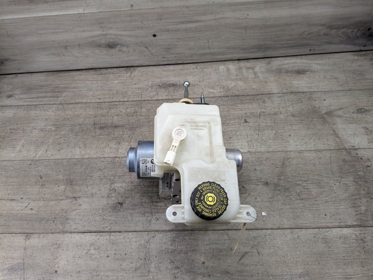 2019-2026 BMW X5 G05 ABS Pump Module 6899247 ENGINE STARTER: The engine may no be able o be s ar ed. I he dri er repea edly a emp s o s ar he engine using excessi ely long s ar ing a emp s, his may cause an elec rical o erload o he s ar er. OEM