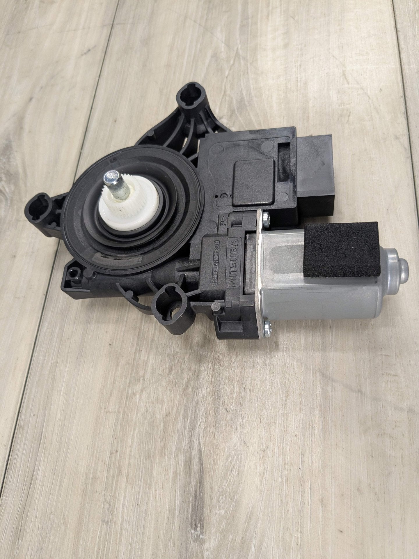 2020 BMW 330i G20 Rear Left Driver Door Window Glass Regulator Motor 8495871 OEM BMW G20 G80 330 M340 M3 REAR Left Driver Side Door Window Regulator Motor