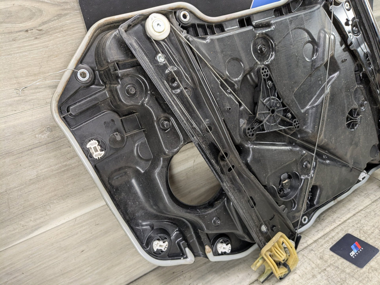 2020 BMW M340i G20 Front Right Passenger Door Window Glass Regulator Motor 7432232 OEM BMW G20 G80 330 M340 M3 FRONT Right Passenger Door Window Regulator Motor