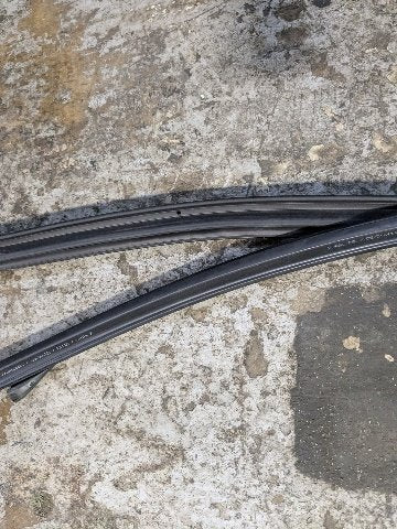 OEM BMW G23 G83 430 M440 Convertible Front Windshield Seal Sealing Weather Strip