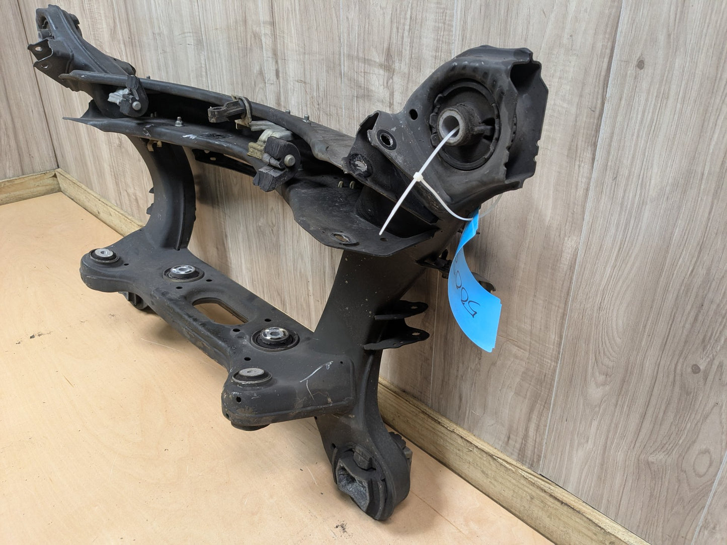 10-16 Mercedes A207 C207 W204 W207 W212 Rear Subframe Support Cradle Crossmember