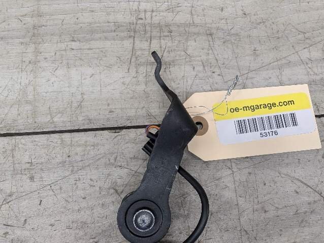 OEM BMW F90 M5 G30 530 540 M550 Rear Right Passenger Seatbelt Seat Belt Buckle