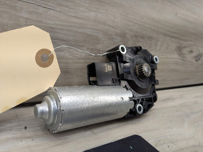 2022 BMW M240i G42 Sunroof Sun Roof Glass Motor 7424804 OEM BMW G20 G22 G26 G42 G80 G82 G87 M2 M3 M4 Sunroof Moonroof Motor Drive Unit