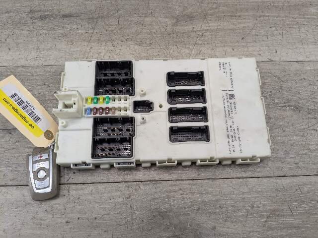2011 - 2016 BMW 335i F30 Bdc Body Domain Fem Control Module w/ Key 9292653 N55B30M0