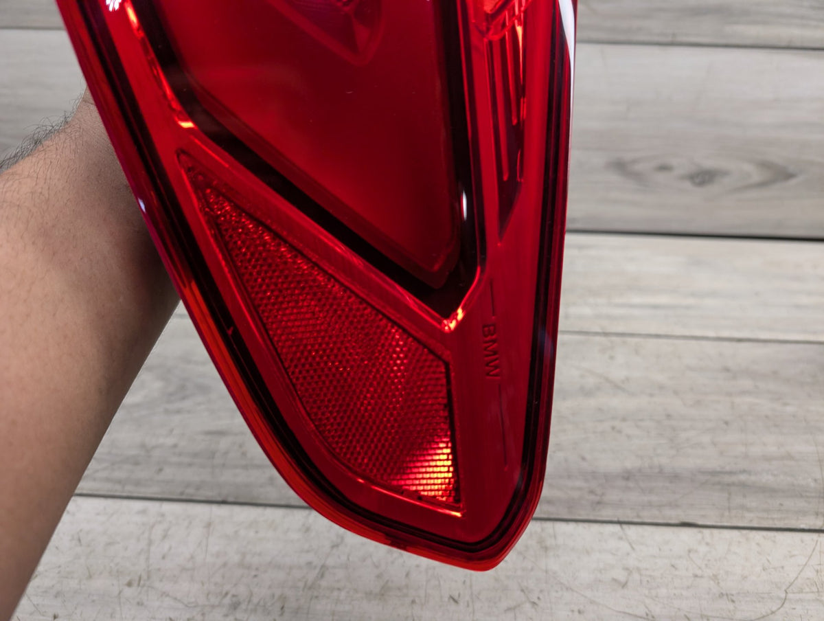 2017-2023 BMW M550i G30 Rear Right Passenger Outer Tail Light 7376470 17-20 OEM BMW F90 G30 530 540 M550 M5 Rear Passenger Side Outer Tail Light OEM