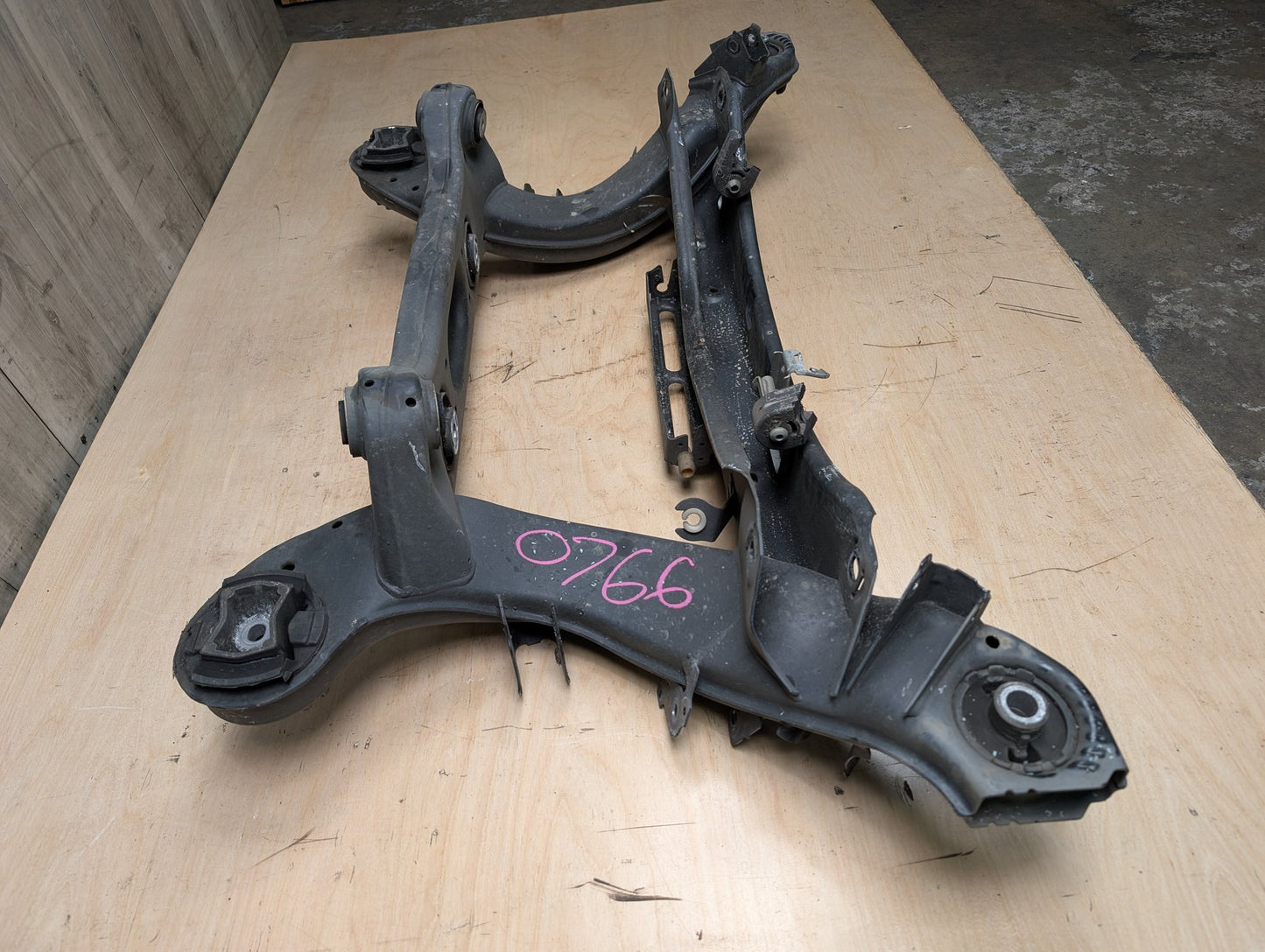10-16 Mercedes A207 C207 W204 W207 W212 Rear Subframe Support Cradle Crossmember