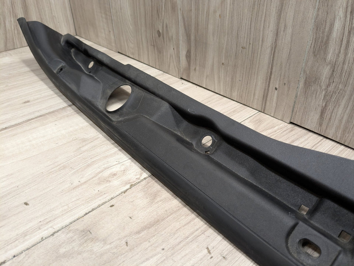 OEM BMW F90 M5 G30 530 540 M550 Front Right Engine Support Sealing Cover Trim