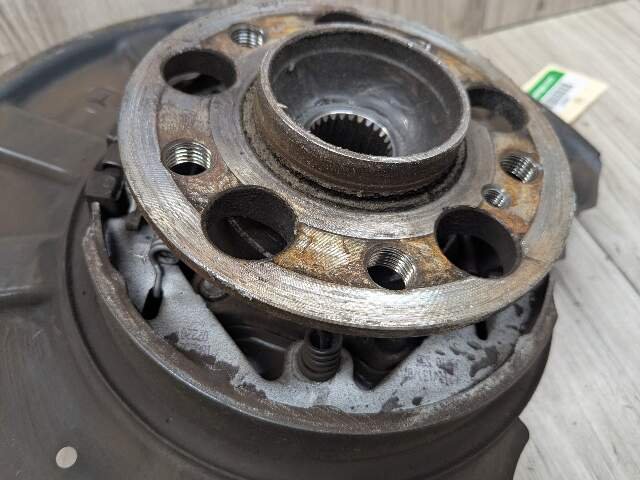 2014 Mercedes-Benz E550  Front Right Passenger Spindle Knuckle w/ Bearing 0