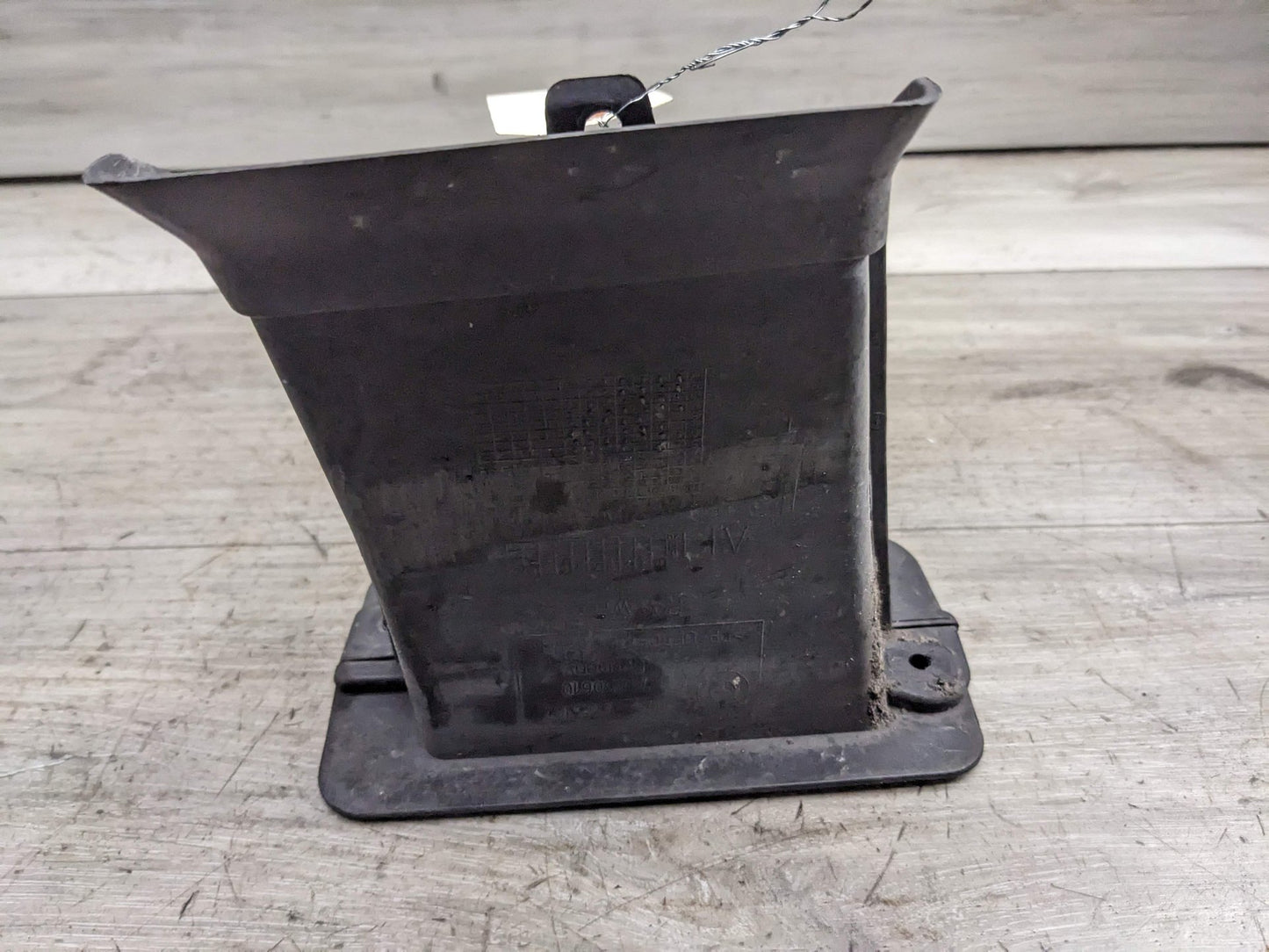 11-16 OEM BMW F10 F07 F06 F12 F01 Front Left Driver Engine Air Duct Channel