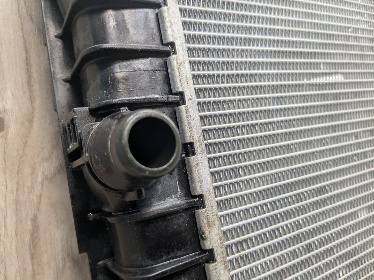 2016 BMW 750i G12 Cooling Radiator 8743667 16-19 OEM BMW G11 G12 G30 750 M550iX Auxiliary Coolant Radiator N63R
