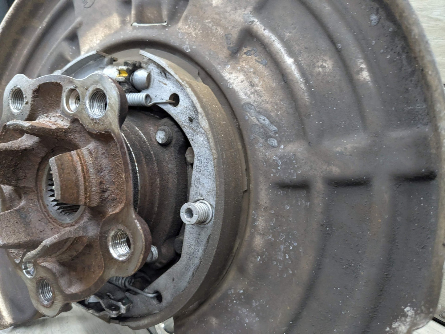 2018 BMW M2 F87 Rear Left Driver Spindle Knuckle w/ Bearing 2284795