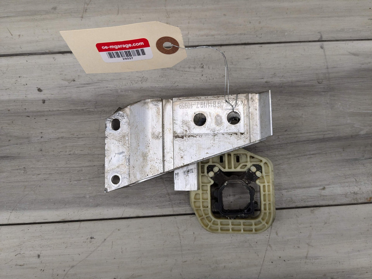 OEM BMW G20 G22 G23 Front Bumper Reinforcement Absorber Impact Bracket Mount