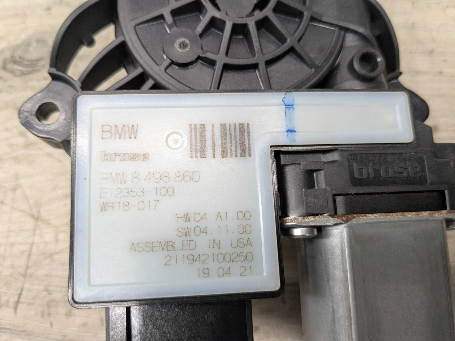 2021 BMW 330i G20 Front Right Passenger Door Window Glass Regulator Motor 8498860 OEM BMW G20 G80 330 M340 M3 FRONT Right Passenger Door Window Regulator Motor