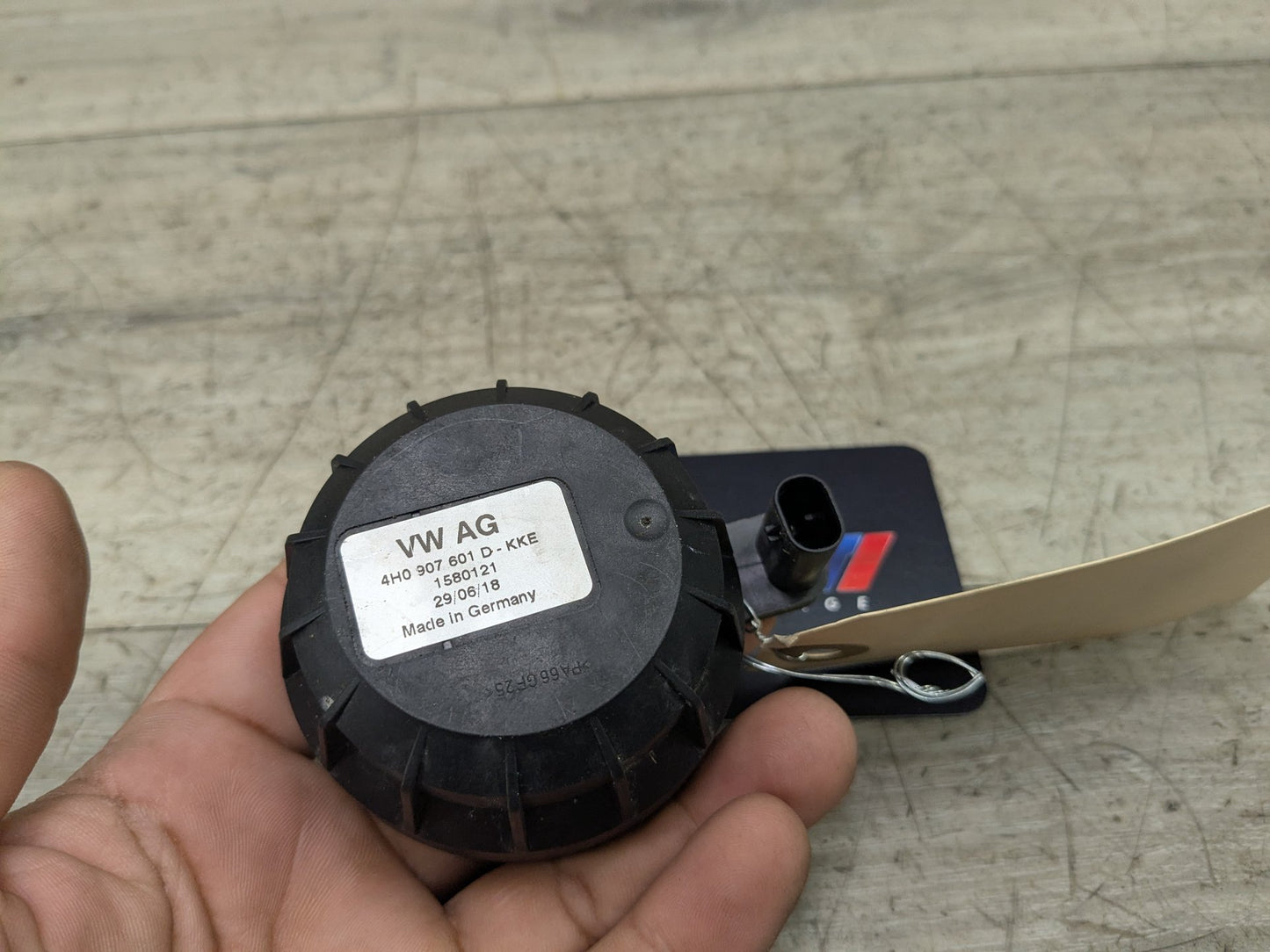 17-21 OEM AUDI A4 A5 Q5 SQ5 Body Impact Sound Actuator Sensor