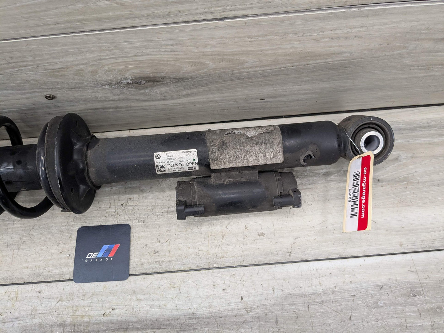 2018 BMW M550i G30 Rear Left Driver Spring Strut Shock Absorber 6867353 17-23 OEM BMW G30 M550 Rear Left Driver Side Strut Shock Absorber w/ Spring VDC