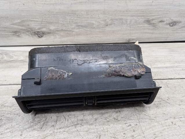 1996 - 2003 BMW Z3 E36 Dashboard Dash Board Middle Center Air Vent 8397713 M54B25O0