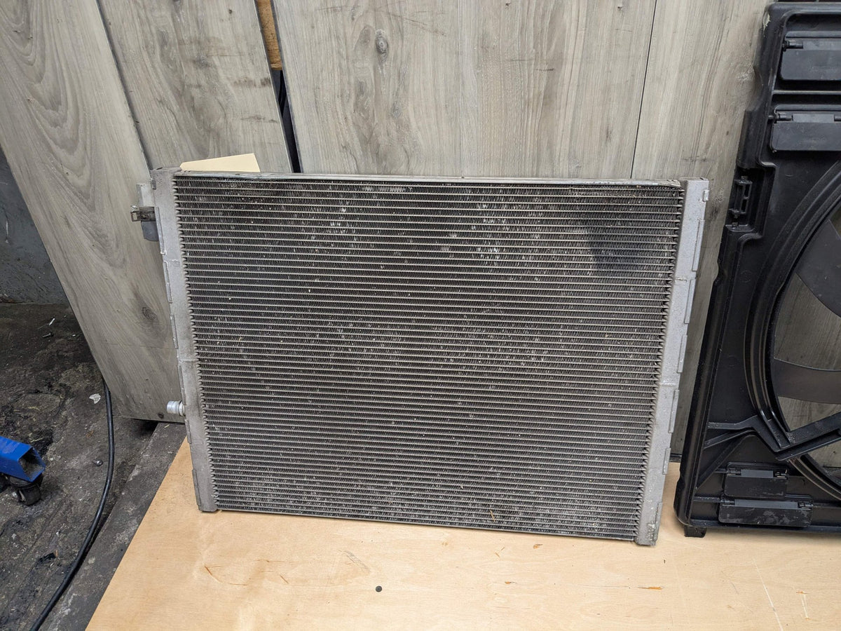 09-19 *NOTE* BMW X5M X6M Engine S63R Radiator Condenser Fan Shroud ASSEMBLY E70