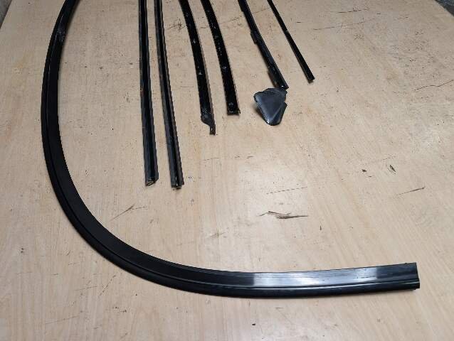 OEM BMW E88 135 Front Rear Door Exterior Trim Molding High Gloss Black SET of 7