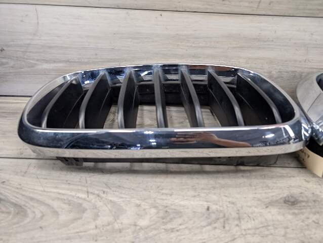 OEM BMW F16 X6 Front Left Driver Side Upper Bumper Kidney Grill Grille Chrome