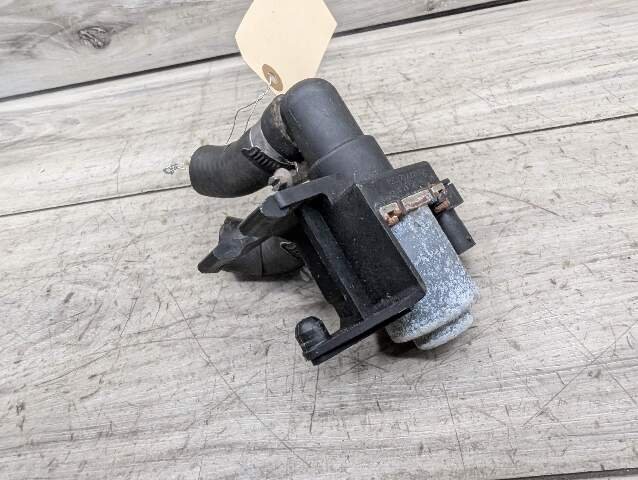1996 - 2003 BMW Z3 E36 Engine Water Heater Control Valve Pump 8375443 M54B25O0