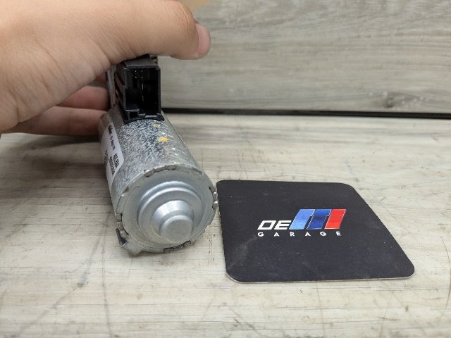 2019 BMW 330i G20 Sunroof Sun Roof Glass Motor 0 OEM BMW G20 G22 G26 G42 G80 G82 G87 M2 M3 M4 Sunroof Moonroof Motor Drive Unit