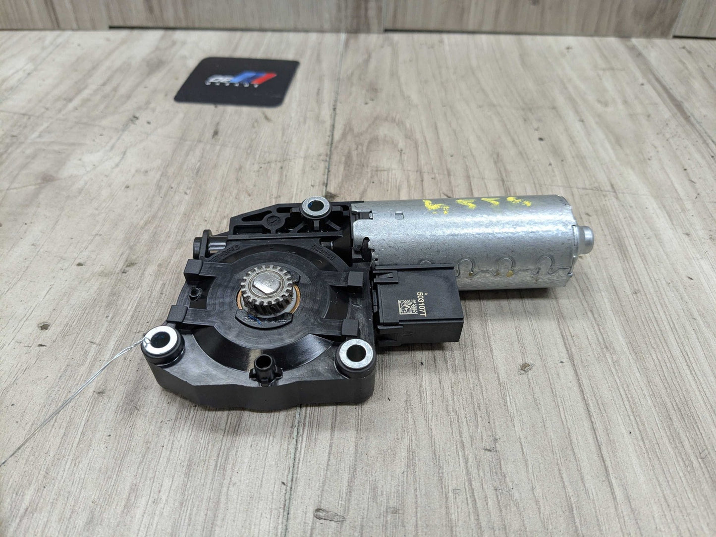 2023 BMW M240i G42 Sunroof Sun Roof Glass Motor 7424804 OEM BMW G20 G22 G26 G42 G80 G82 G87 M2 M3 M4 Sunroof Moonroof Motor Drive Unit