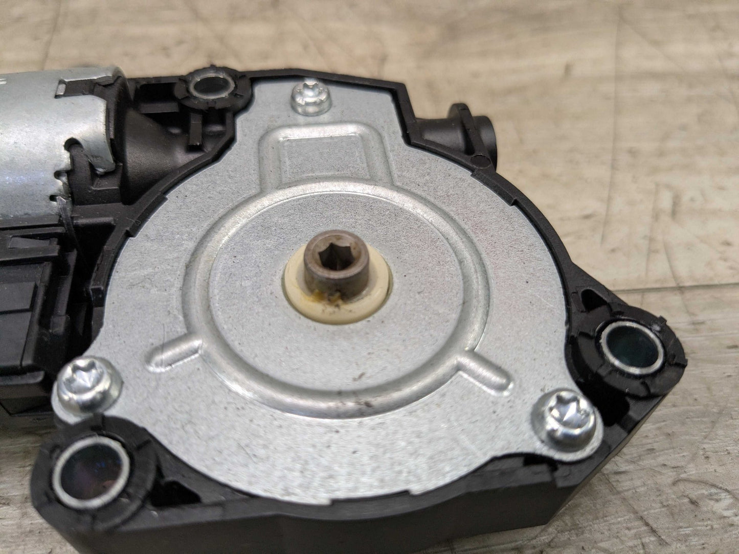 2020 BMW M340i G20 Sunroof Sun Roof Glass Motor 7424804 OEM BMW G20 G22 G26 G42 G80 G82 G87 M2 M3 M4 Sunroof Moonroof Motor Drive Unit