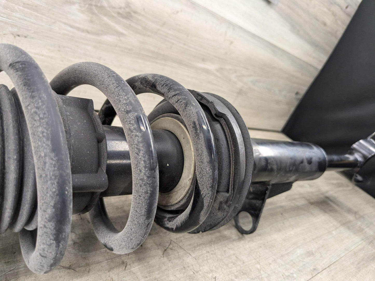 2021 BMW 540i G30 Rear Left Driver Spring Strut Shock Absorber 6896009 21-23 OEM BMW G30 540 REAR Left Driver Side Strut Shock Absorber w/ Spring