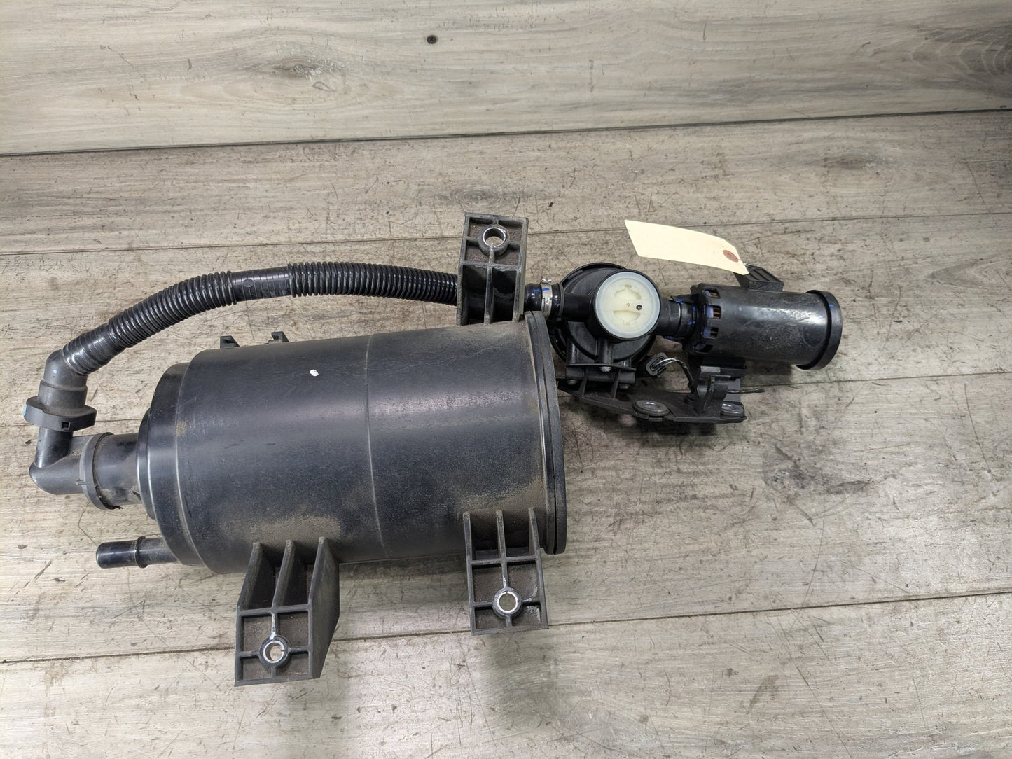 2020 BMW X3 G01 Fuel Vapor Charcoal Canister 7459686 OEM BMW G01 G02 F97 X3 X4 Charcoal Filter Fuel Tank Vapor Evaporator Canister