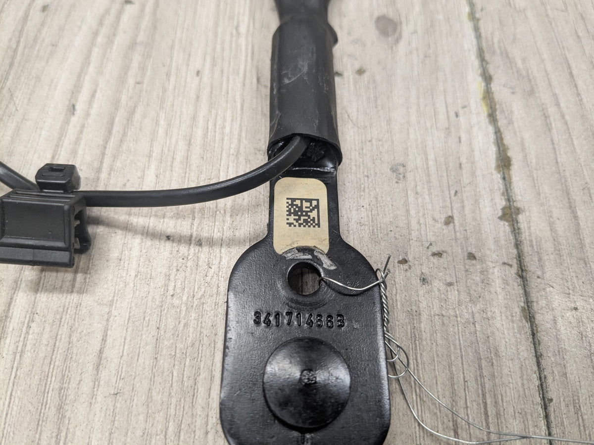 OEM BMW F90 G11 G12 G30 530 540 M550 750 M5 Front Left or Right Seatbelt Buckle