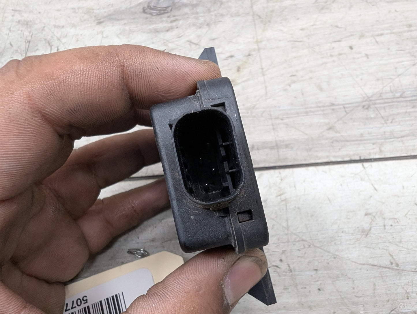 2009-2017 Mercedes-Benz E550 E-Class A207 RDC TPMS Tire Pressure Monitoring System Module A0009000800 OEM