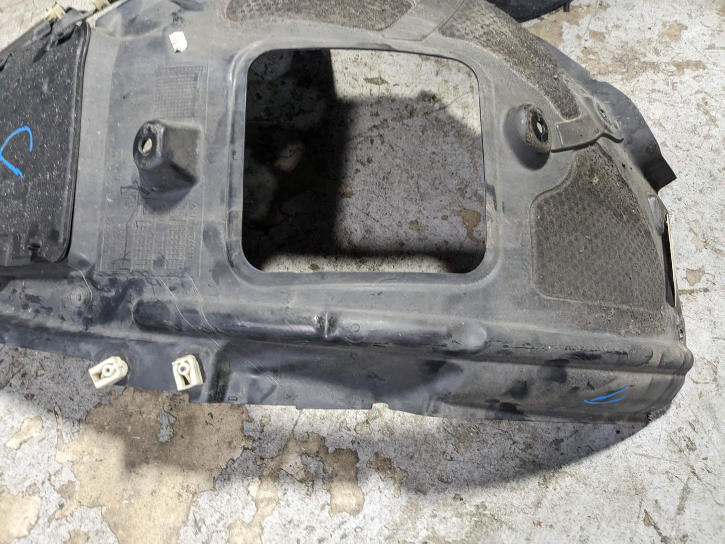 2018 BMW 740i G12 Front Left Driver Wheel Fender Liner Splash Guard 7340193 16-19 OEM BMW G11 G12 740 750 Front Left Driver Fender Liner Wheel Splash Shield