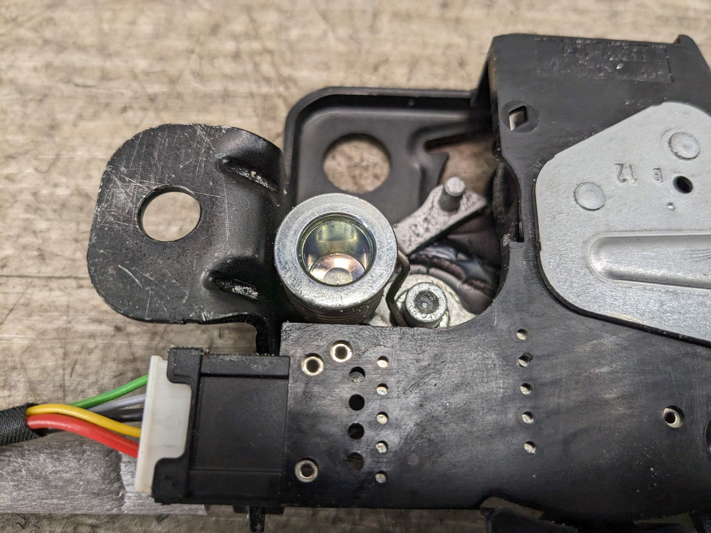 2018 BMW 540i G30 Liftgate Trunk Lid Liftgate Lock Latch Actuators SET 7441014 18-21 OEM BMW G30 M550 F90 M5 Trunk Lid Actuator Latch Lock System Assembly