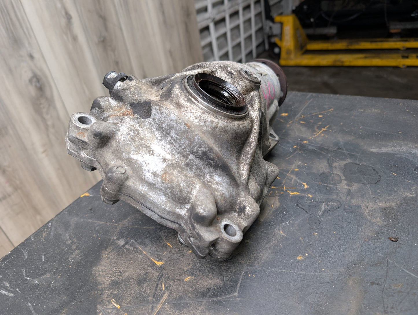 2017 BMW 340i F34 Front Axle Carrier Differential 7647386 OEM BMW G11 G12 G20 G30 xDrive AWD Front Differential Axle Gearbox Carrier 2.81
