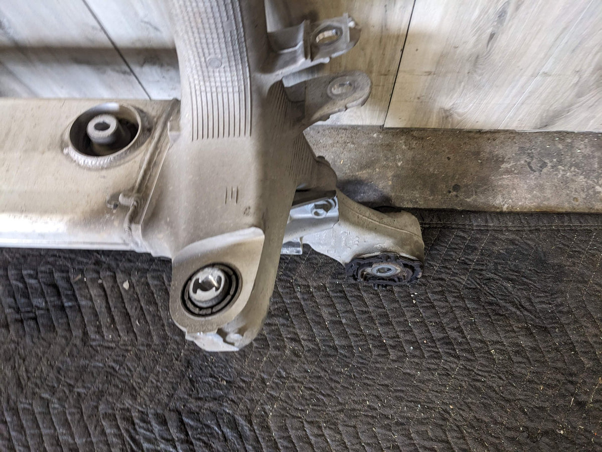 2016 750xi G12 Rear Axle Support Crossmember Subframe 6861201 OEM BMW G11 G12 G16 G30 Rear Axle Subframe Suspension Carrier Crossmember OEM