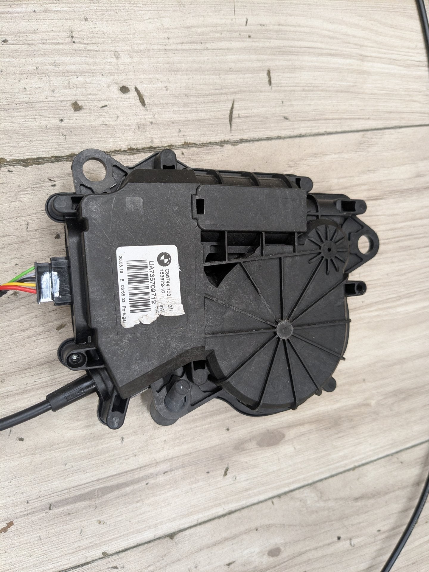 2020 BMW 740i G12 Liftgate Trunk Lid Liftgate Lock Latch Actuators SET 7441014 OEM BMW F90 F97 G01 G12 G22 G30 X3 M5 Trunk Lid Actuator Latch Lock System SET