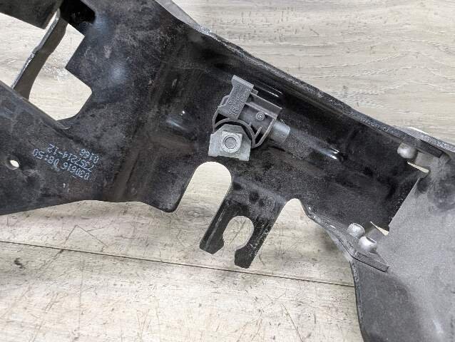 16-19 OEM BMW G12 740 750 M760 Front Right Passenger Headlight Support Bracket