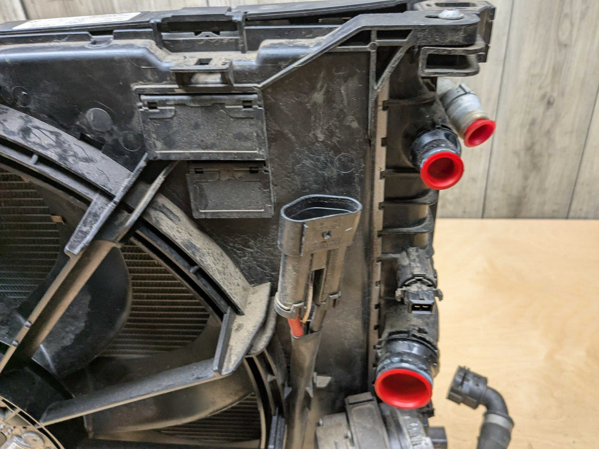 2018 BMW M550i G30 Radiator Cooling Condenser Fan Shroud Assembly 8619628 1000W