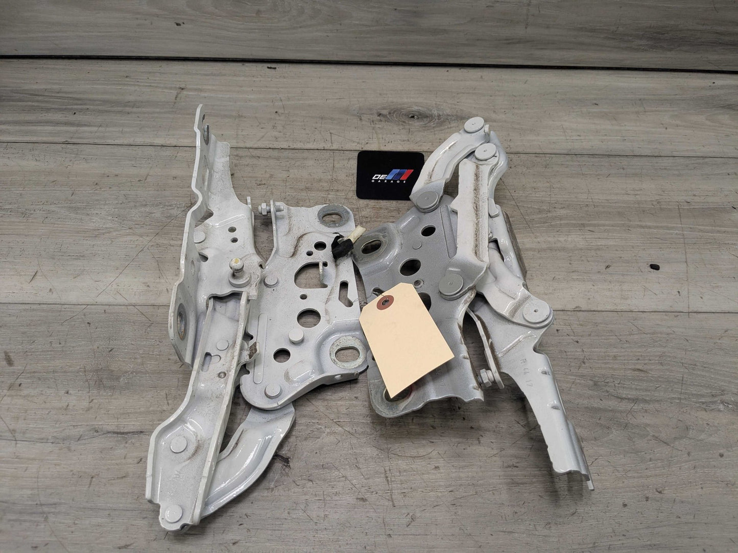 2018 BMW M550i G30 Hood Bonnet Hinges SET 7427051 OEM BMW F90 F93 G12 G14 G15 G16 G30 M5 M8 Hood Bonnet Left Right Hood Hinges SET