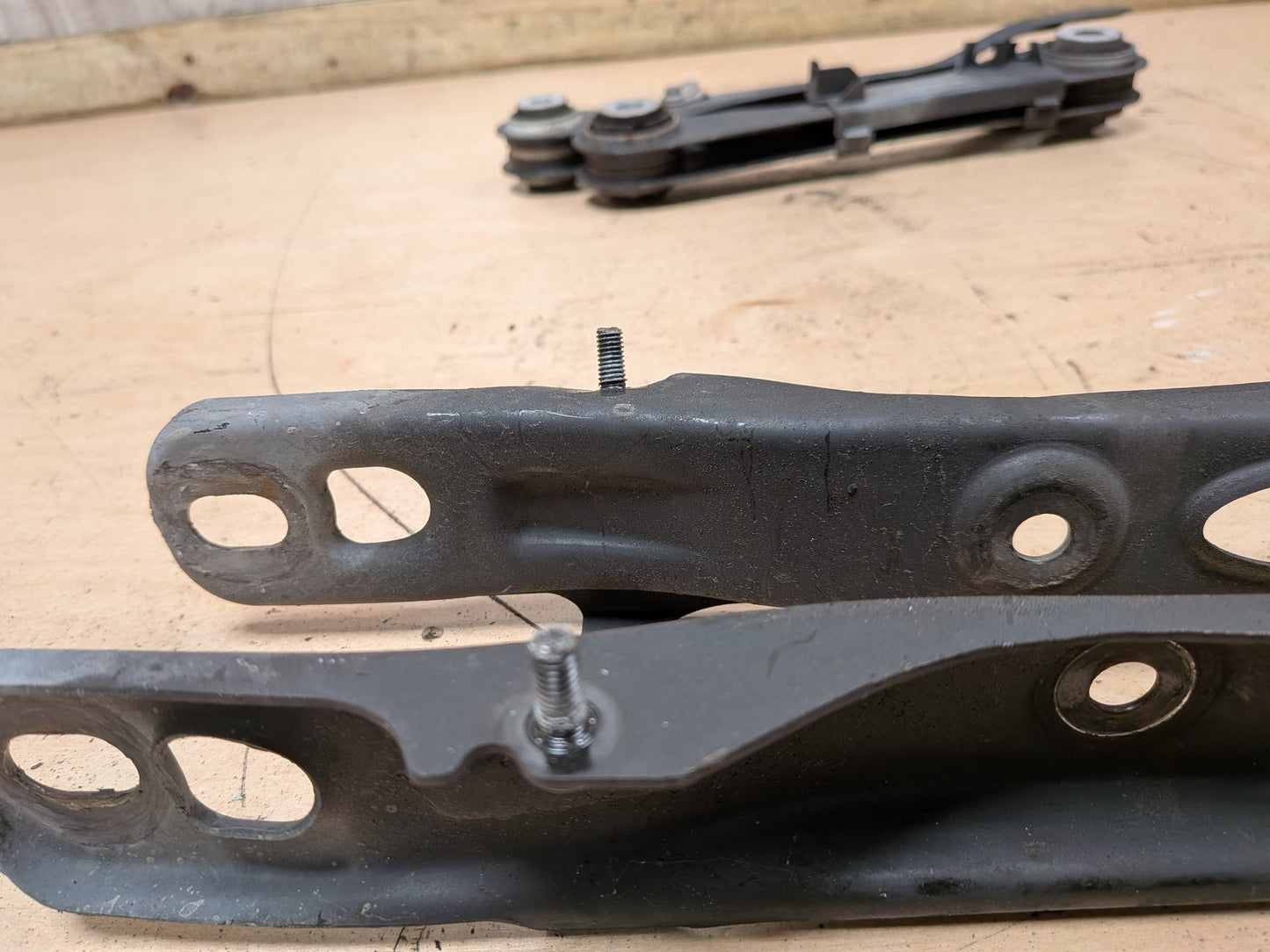 2016-2022 BMW 750i G12 Rear Right Passenger Control Arms SET 6861114