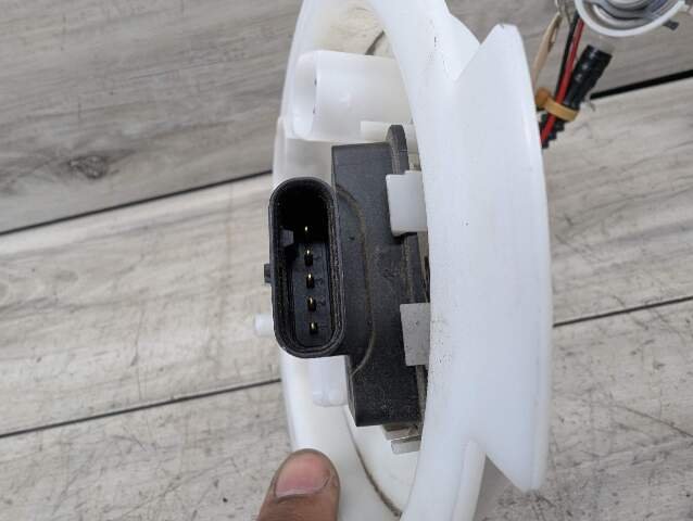 2011 - 2016 BMW 528i F10 Fuel Gas Tank Sending Unit Assembly 7308433 N20B20O0