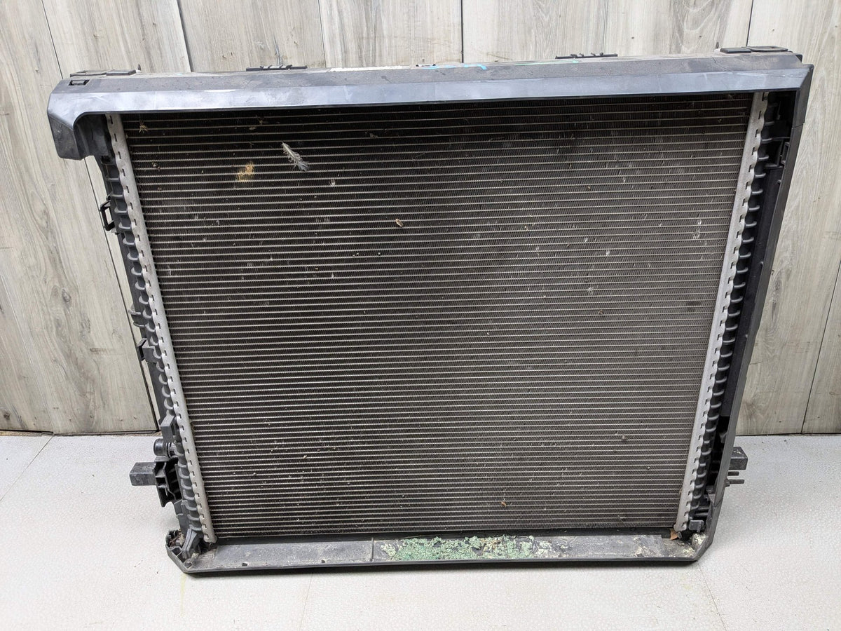 2018 BMW X3 G01 Radiator Cooling Condenser Fan Shroud Assembly SET 8487637