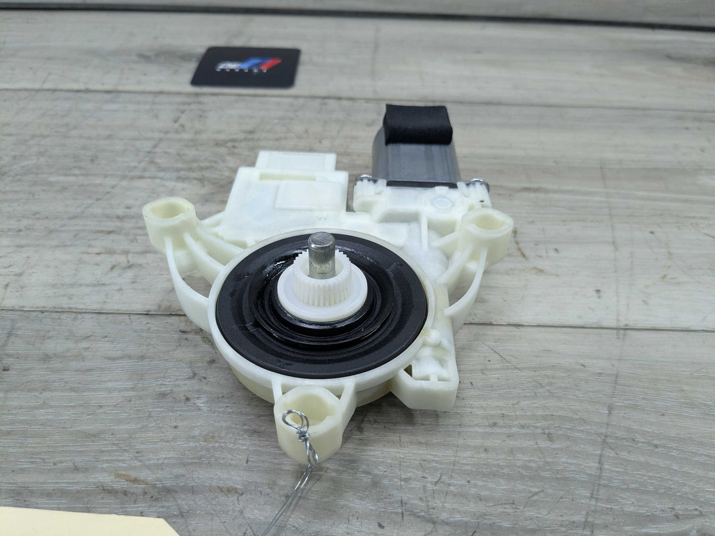 2019 BMW 330i G20 Front Right Passenger Door Window Glass Regulator Motor 8495866 19-24 OEM BMW G20 G80 330 M340 Front Right Passenger Door Window Regulator Motor