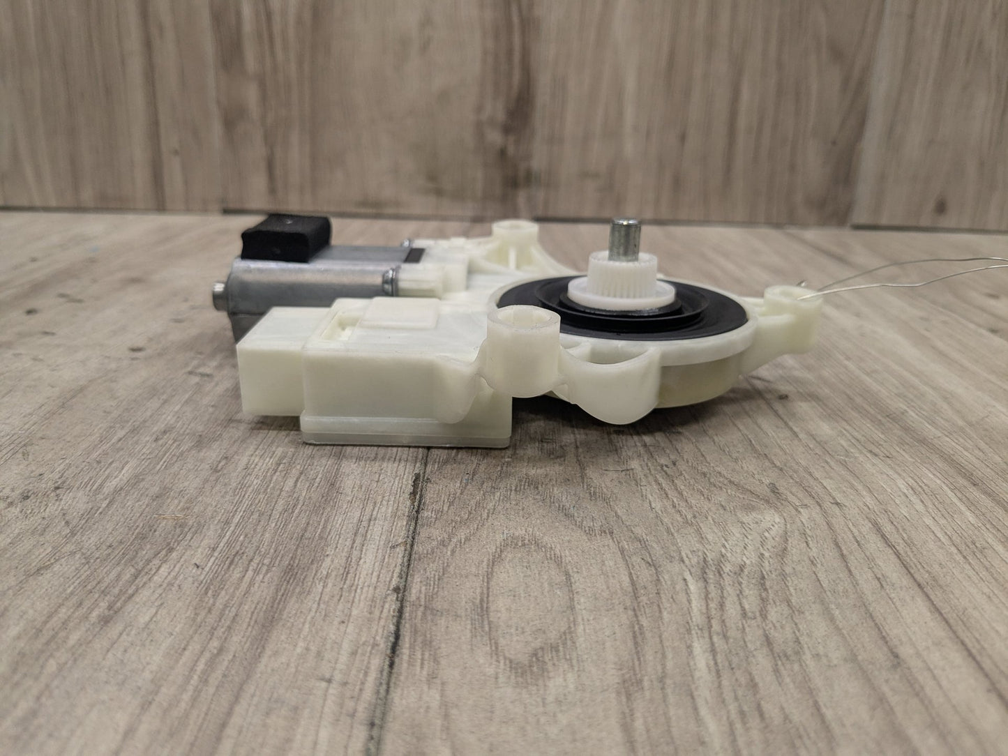 2019 BMW 330i G20 Rear Left Driver Door Window Glass Regulator Motor 8495867 19-24 OEM BMW G20 G80 330 M340 M3 Rear Left Driver Door Window Regulator Motor