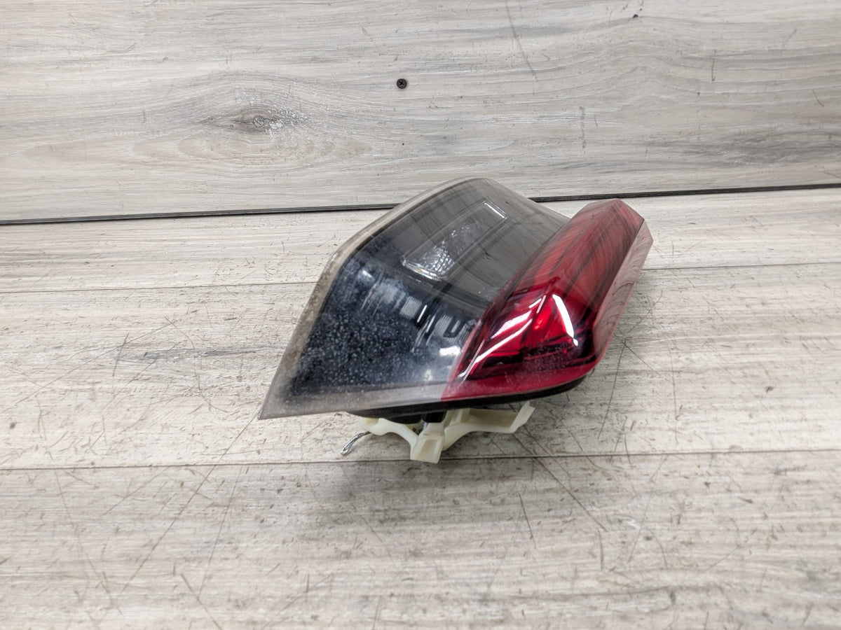 2021 BMW 330i G20 Rear Right Passenger Inner Tail Light 7495090 PRE-LCI OEM BMW G20 G80 330 M340 M3 Rear Right Passenger Inner Stop Tail Light OEM