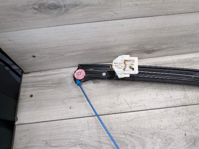 2011 - 2016 BMW 335i F30 Front Right Passenger Window Glass Regulator w/ Motor 7281886 N55B30M0
