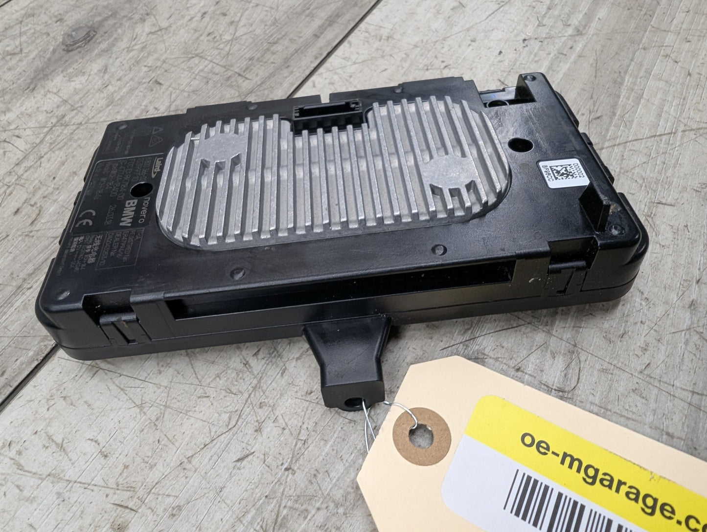 17-23 OEM BMW G30 540 M550 Wireless Phone Charger Module 8800366 OEM BMW F90 M5 G30 540 M550 Center Console Storage Phone Car Wireless Charger