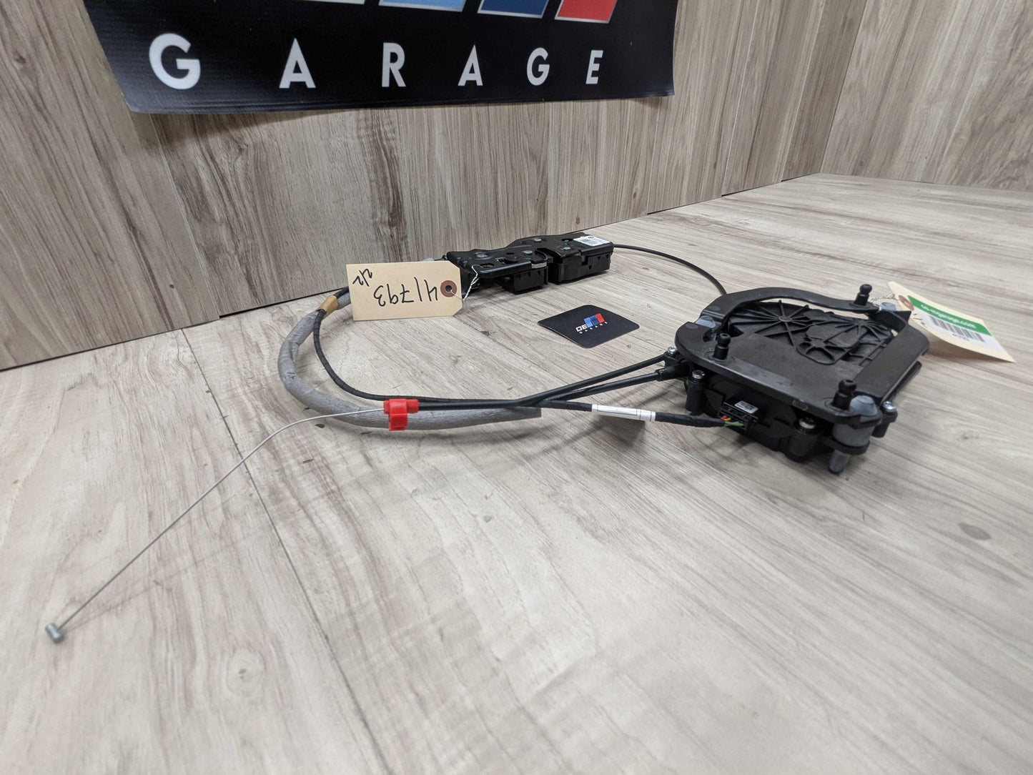 2017 BMW 740i G12 Liftgate Trunk Lid Liftgate Lock Latch Actuators SET 7357097 16-22 OEM BMW G11 G12 740 750 M760 Trunk Lid Power Lock Drive Actuator